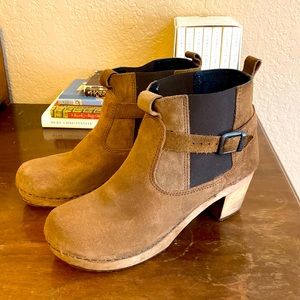 Sanita tan booties